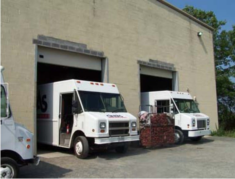 More Photos Of 10902-10904 Carolina Dr, Manassas Warehouse For Lease