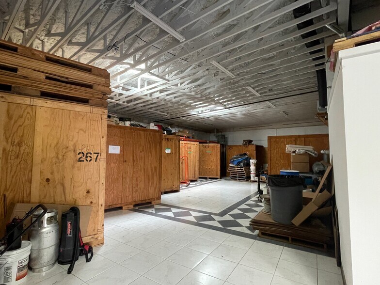 More Photos Of 2391 S Main St, Waterbury Showroom For Lease