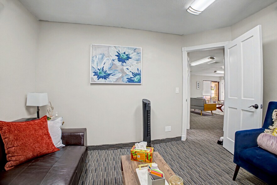 More Photos Of 555 W University Dr, Mesa Office For Sale