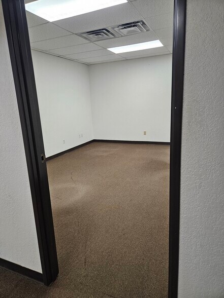 More Photos Of 3426-3500 S Lakeside Dr, Oklahoma City Light Manufacturing For Lease