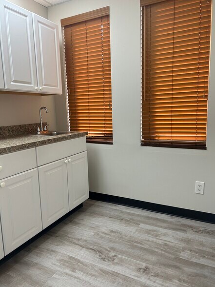 More Photos Of 176 N Village Ave, Rockville Centre Medical For Lease