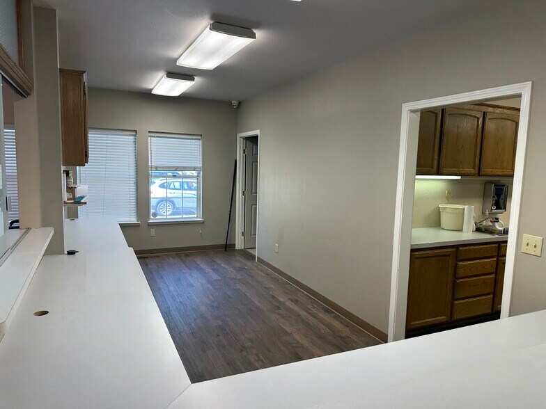 More Photos Of 10 Governors Ln, Chico Medical For Sale