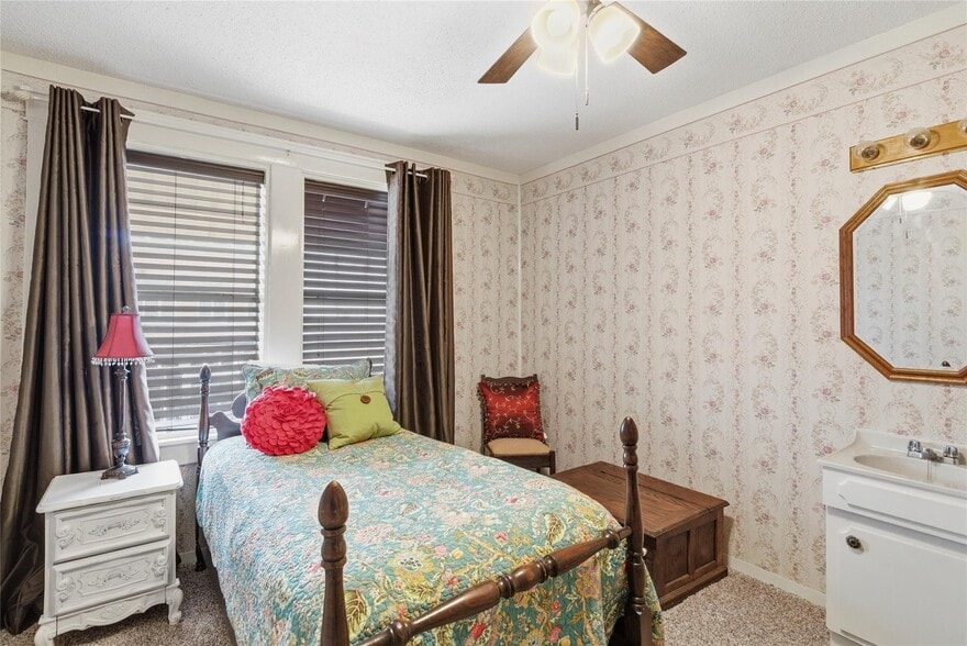 More Photos Of 226 E Blackjack St, Dublin Storefront Retail Residential For Sale