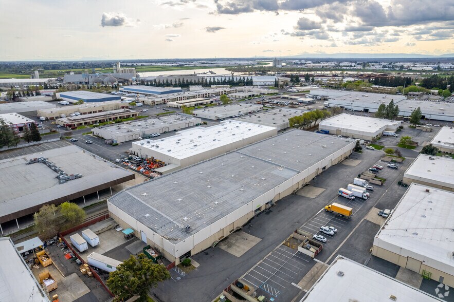 More Photos Of 1347 Tradewinds Cir, West Sacramento Warehouse For Lease
