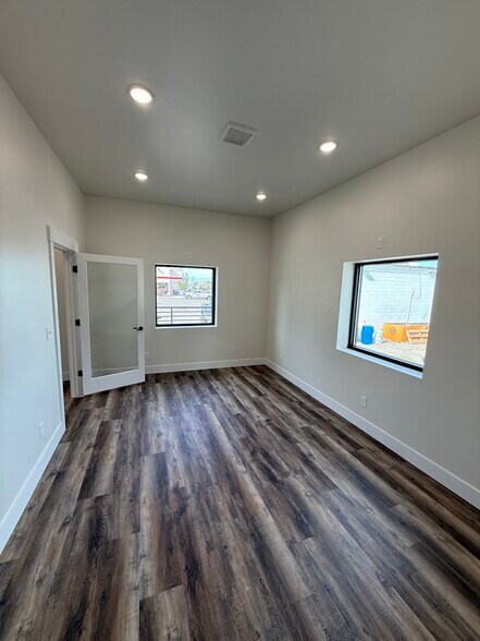 More Photos Of 328 Broadway Ave, Buhl Office For Lease