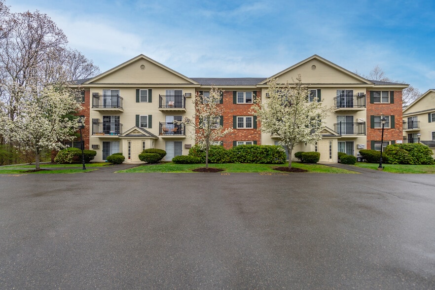 More Photos Of 1 Oak Hill Ln, Nashua Apartments For Sale