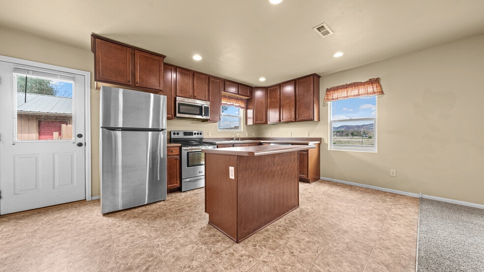 More Photos Of 421 Aspen Ave, Fruita Storefront Retail Residential For Sale