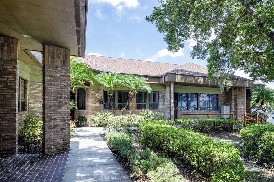 More Photos Of 31111-31125 US Highway 19 N, Palm Harbor Office For Lease