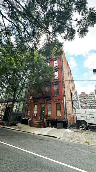 More Photos Of 544 W 49th St, New York Apartments For Sale