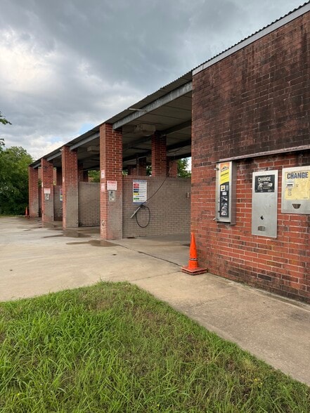 More Photos Of 931 E Dallas Ave, Cooper Self Storage For Sale