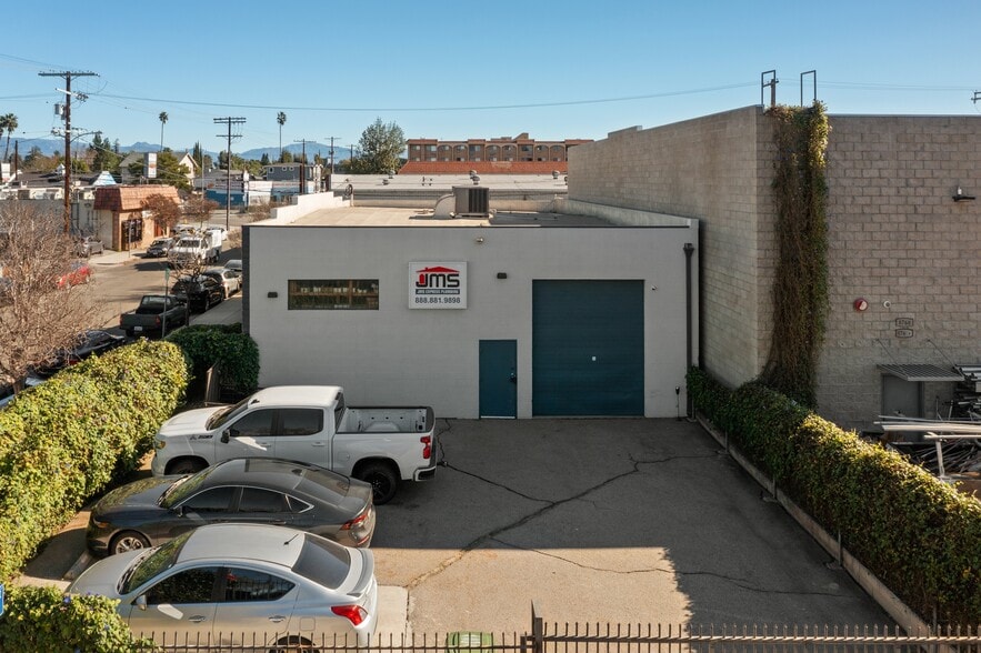More Photos Of 18522 Gresham St, Northridge Warehouse For Sale