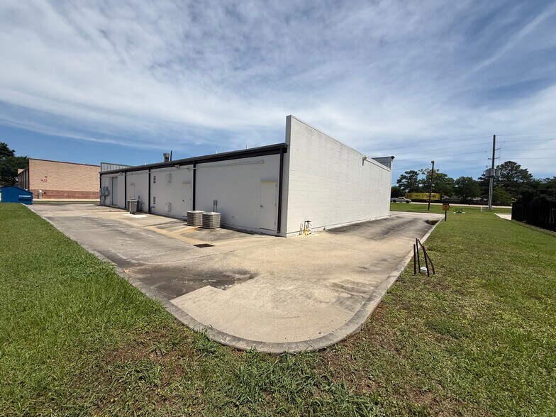 More Photos Of 18413 Highway 105 W, Montgomery Unknown For Sale