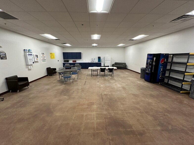 More Photos Of 302 Parker Dr, Beaufort Manufacturing For Sale