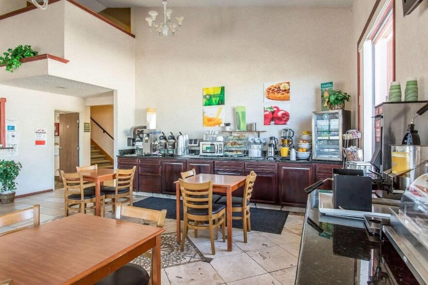 More Photos Of 180 Gunnison River Dr, Delta Hotel For Sale