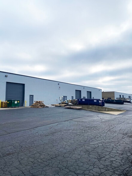 More Photos Of 396 W Fenton Ln, West Chicago Warehouse For Lease