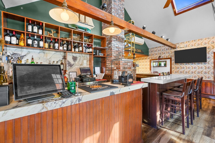 More Photos Of 488 South St, Hyannis Restaurant For Sale