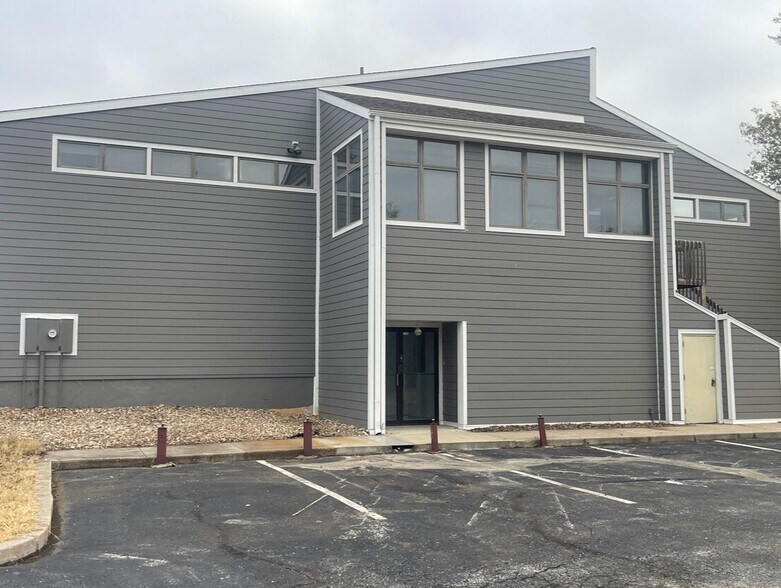 More Photos Of 5907 Highgrove Rd, Grandview Office For Lease