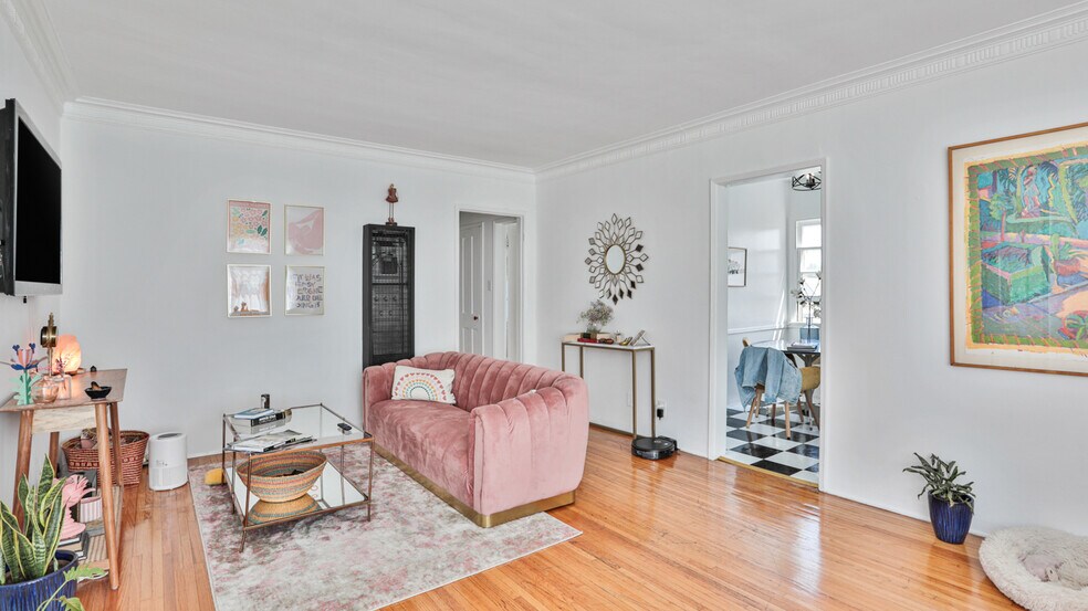 More Photos Of 610 N Spaulding Ave, Los Angeles Apartments For Sale