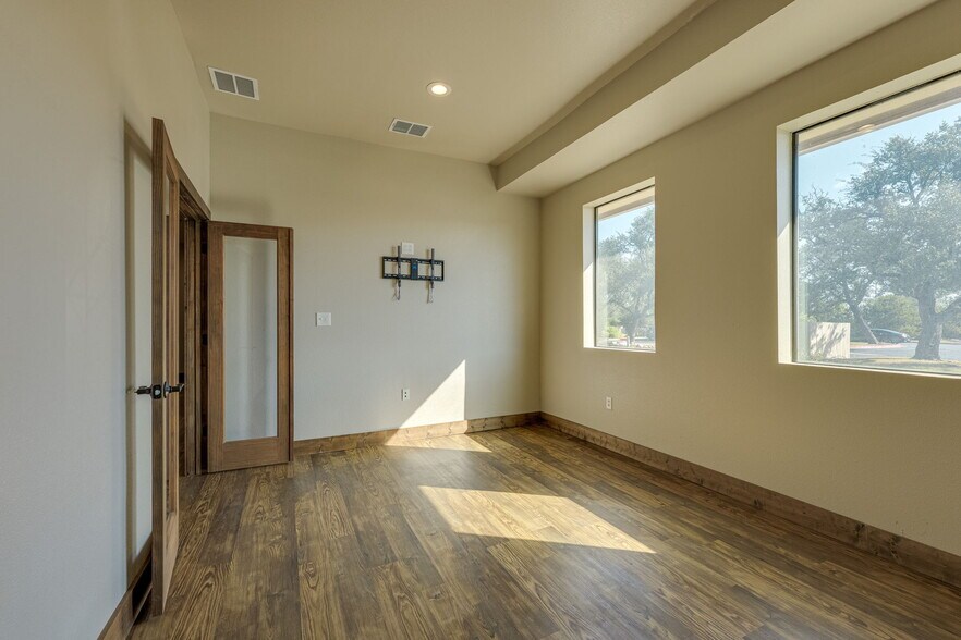 More Photos Of 1907 Cypress Creek Rd, Cedar Park Office For Sale