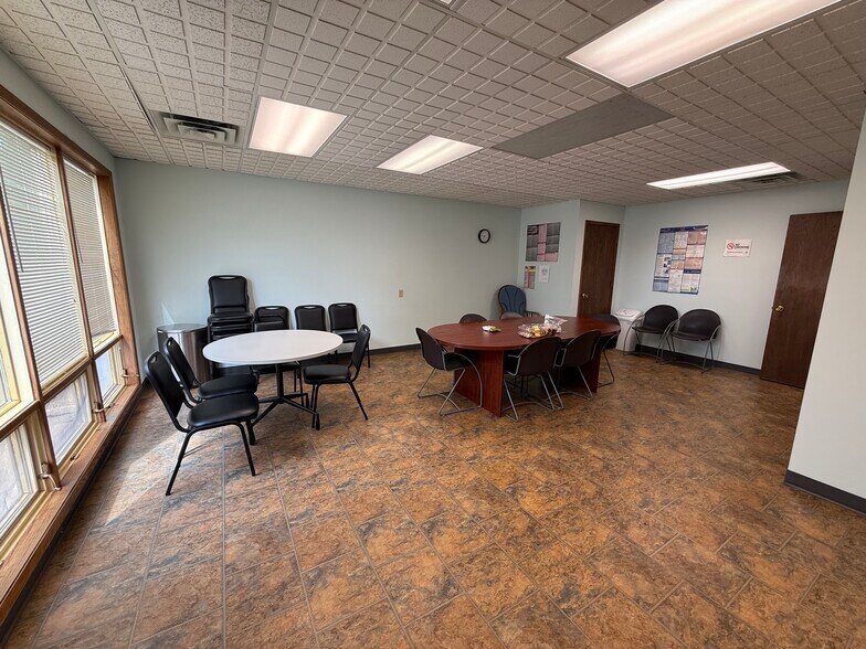 More Photos Of 1801 Fuller Rd, West Des Moines Flex For Sale