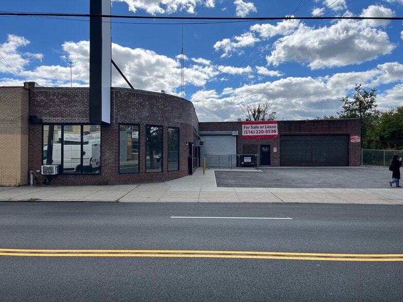 Primary Photo Of 62-16 Metropolitan Ave, Middle Village Auto Repair For Lease