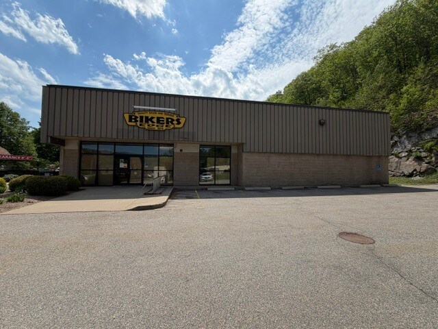 More Photos Of 427 Winsted Rd, Torrington Freestanding For Lease