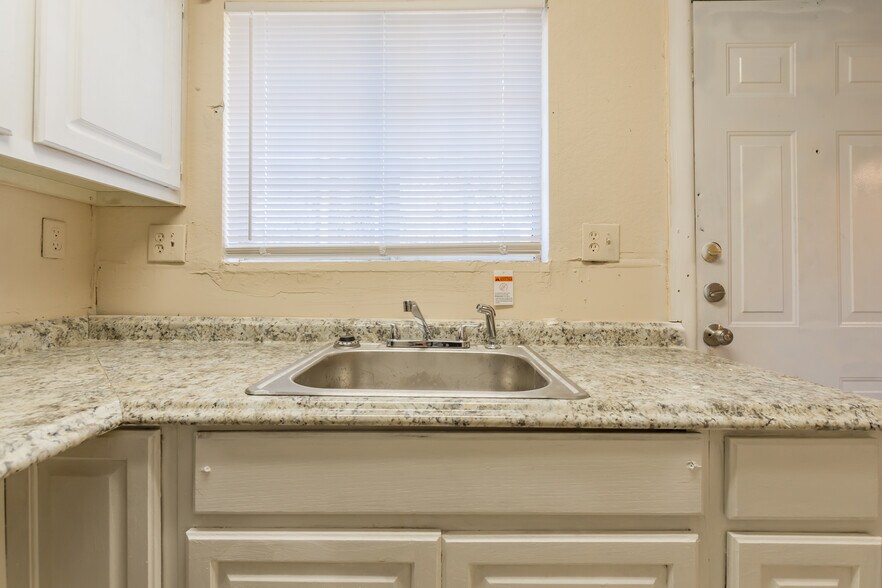 More Photos Of 2060 Alison Ct SW, Atlanta Apartments For Sale