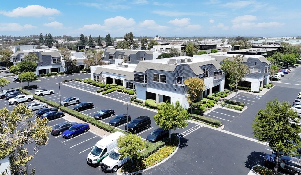 More Photos Of 1590 N Batavia St, Orange Light Manufacturing For Sale