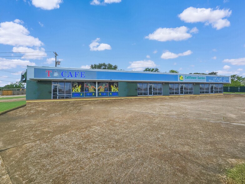 More Photos Of 10906-10918 Beamer Rd, Houston Storefront For Lease