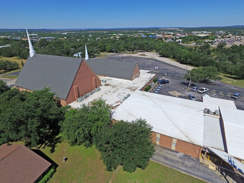 More Photos Of 501 12th St, Marble Falls Specialty For Lease