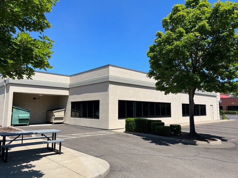 More Photos Of 2892 Crescent Ave, Eugene Office For Lease