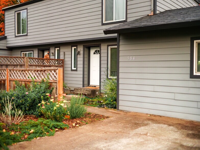 More Photos Of 582 S Maple St, Canby Apartments For Sale