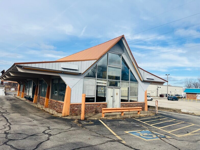 More Photos Of 2779 N Water, Decatur Freestanding For Lease