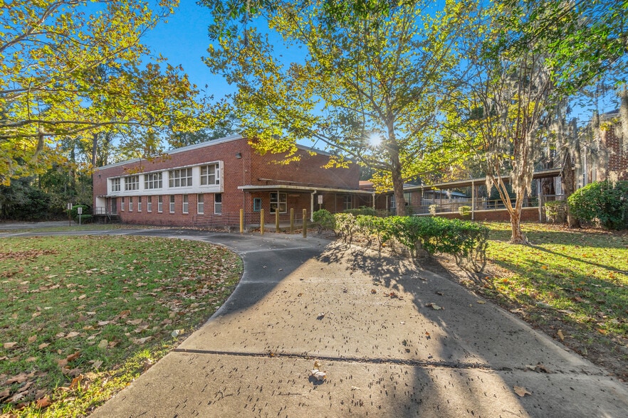 More Photos Of 5710 Wesconnett Blvd, Jacksonville Schools For Lease