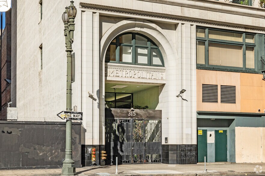 More Photos Of 449 S Broadway, Los Angeles Apartments For Sale