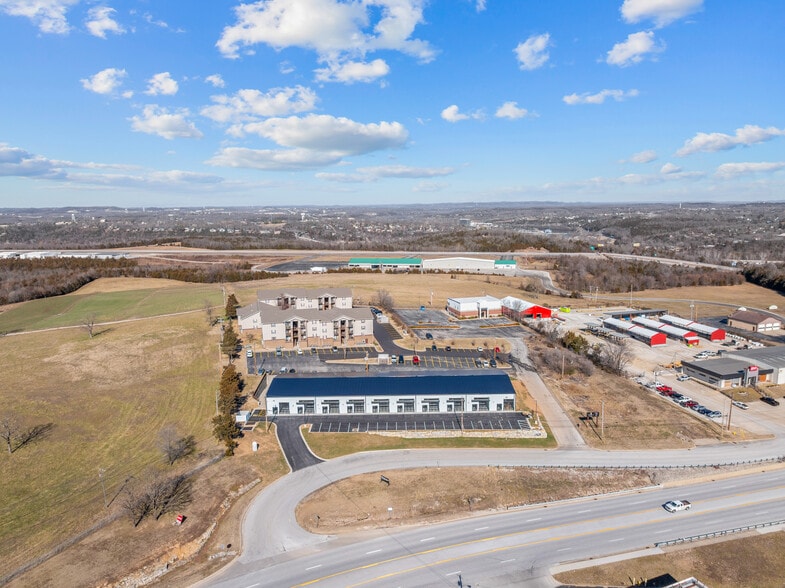 More Photos Of 201 Blue Sky ln, Hollister Flex For Lease