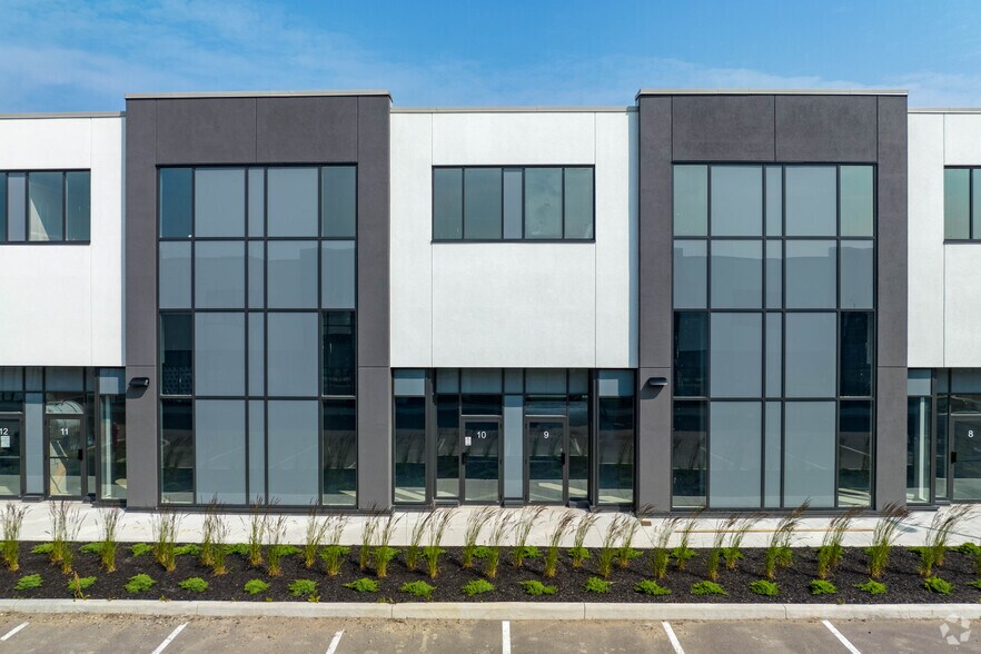 More Photos Of 5260 Solar Dr, Mississauga Warehouse For Sale