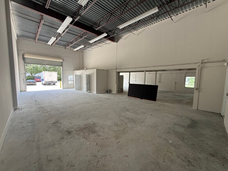 More Photos Of 3330-3382 SE Gran Park Way, Stuart Warehouse For Lease
