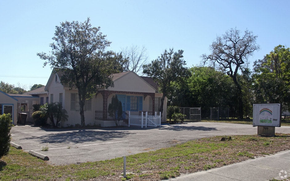 More Photos Of 709 N Church St, Mulberry Freestanding For Sale