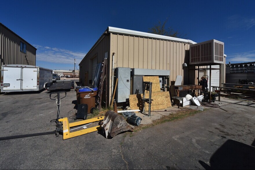 More Photos Of 3208 E District St, Tucson Warehouse For Lease