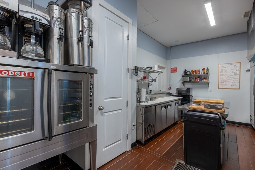 More Photos Of 6735 Wassom Memorial Hwy, Grandview General Retail For Sale