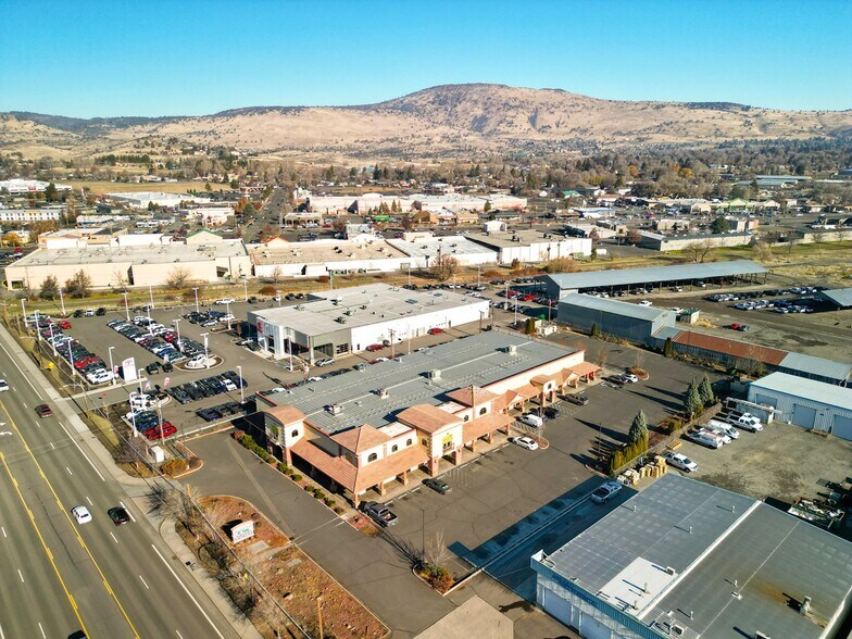 More Photos Of 2207 Washburn Way, Klamath Falls Supermarket For Sale