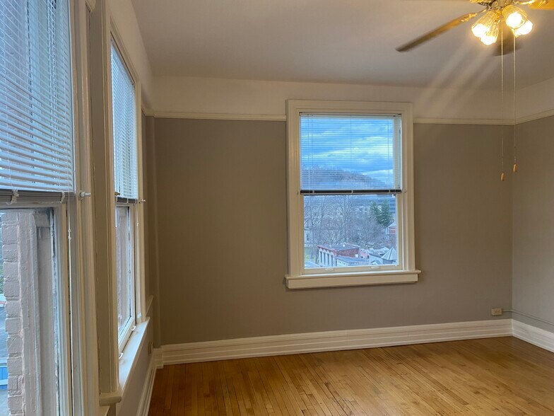 More Photos Of 306 W Main St, Frankfort Coworking Space