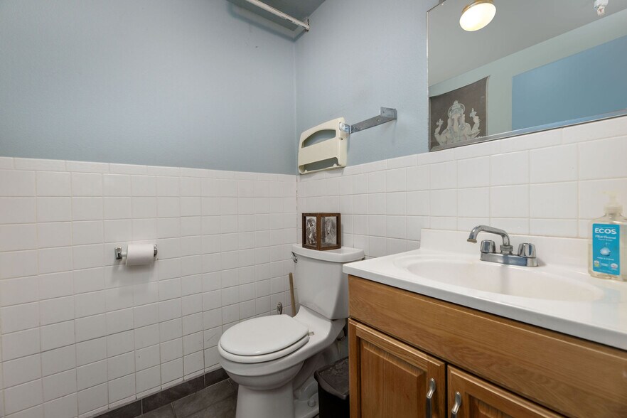 More Photos Of 12150 Charles Dr, Grass Valley Warehouse For Sale