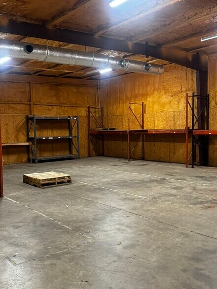 More Photos Of 107 Corporate Park East Dr, Lagrange Warehouse For Lease