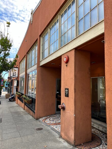 More Photos Of 107 Oak St, Hood River General Retail For Lease