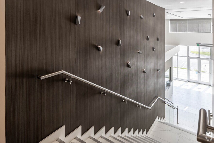 More Photos Of 1950 NW 87th Ave, Doral Storefront Retail Office For Lease