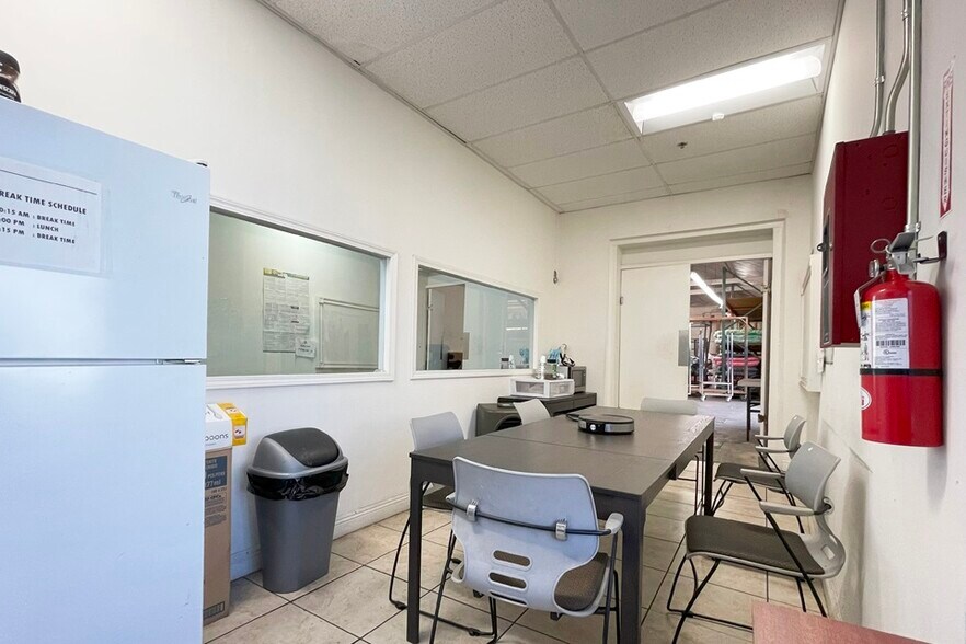 More Photos Of 3900-3912 S Broadway Pl, Los Angeles Manufacturing For Sale