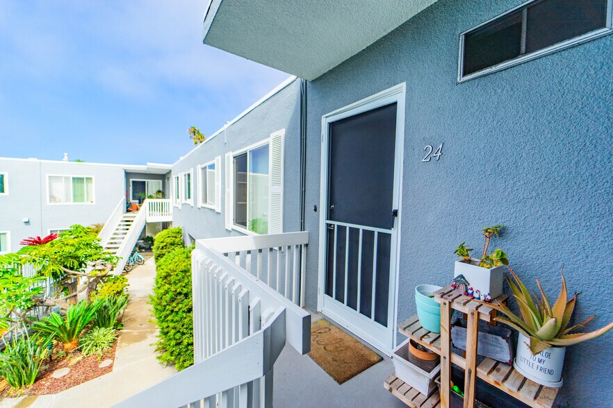 More Photos Of 4935 Niagara Ave, San Diego Apartments For Sale