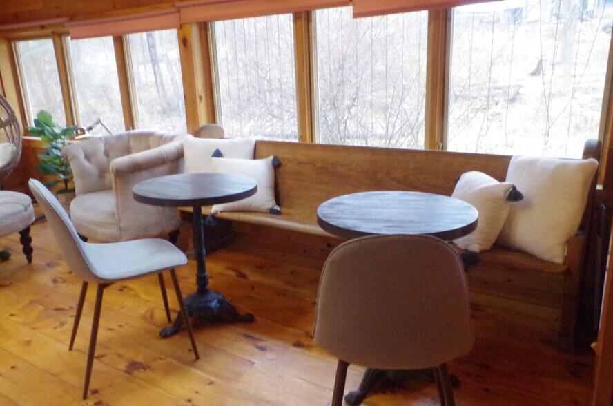 More Photos Of 133 Main St, High Falls Office For Lease